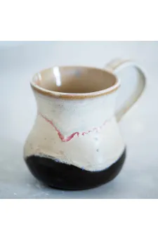 Kubek w kształcie dzbanuszka